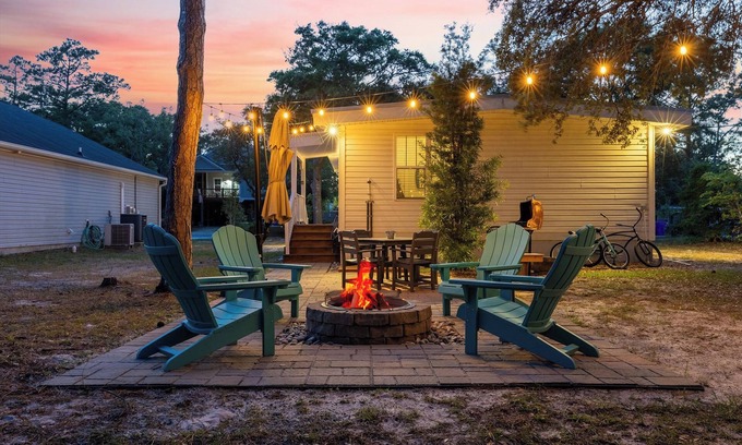 Long Beach House | Modern Oak Island Escape: 1 Mile to Long Beach!