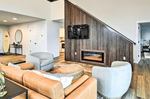 Ocean Shores House | Modern Ocean Shores Getaway with Dock!