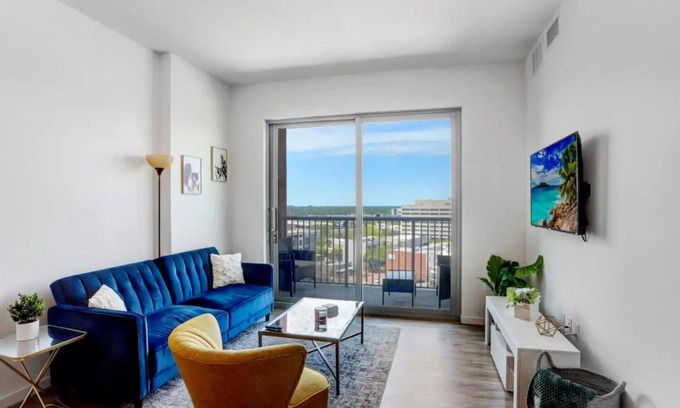 Downtown Tampa Bed & Breakfast | Modern One-Bed High-Rise Oasis in Downtown Tampa