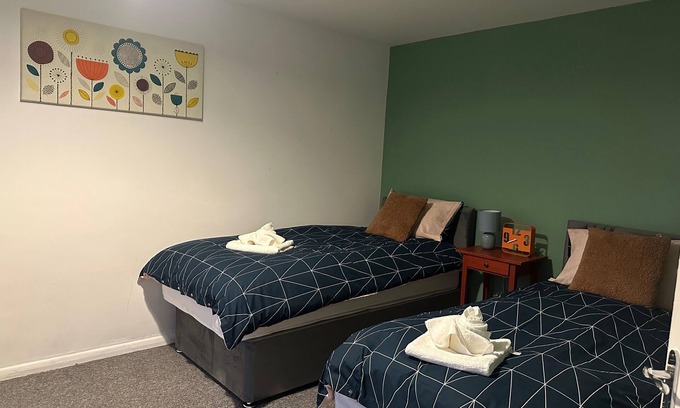 Botley House | Modern Oxford Retreat, 2Bed, 1Bath with Parking