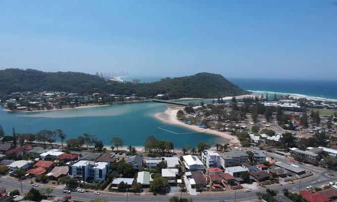 Palm Beach House | Modern Palm Beach getaway right near Talle Estuary