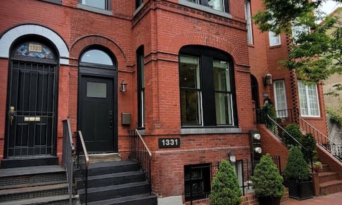 U Street Corridor House | Modern - Parking - Metro 1/2 blk 99 Walk score Minutes to Capital, Museums and National Mall
