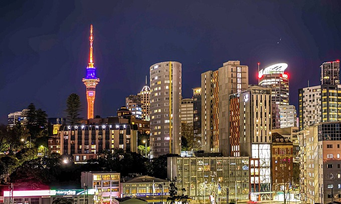 Parnell Apartment | Modern Parnell Retreat | Large Balcony Views, Parking & Gym