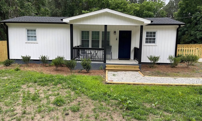 Raleigh House | Modern, Peaceful& Modern Home Near Downtown Raleigh & Shopping Centers!