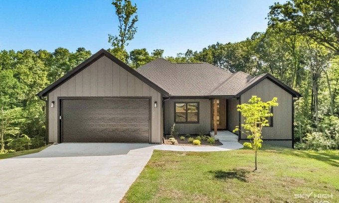 Bella Vista House | Modern Pet-Friendly Home in Bella Vista