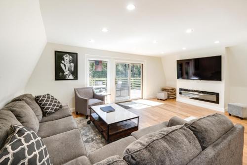 Pine Mountain Club House | Modern Pine Mountain Club Cabin with Community Pool!