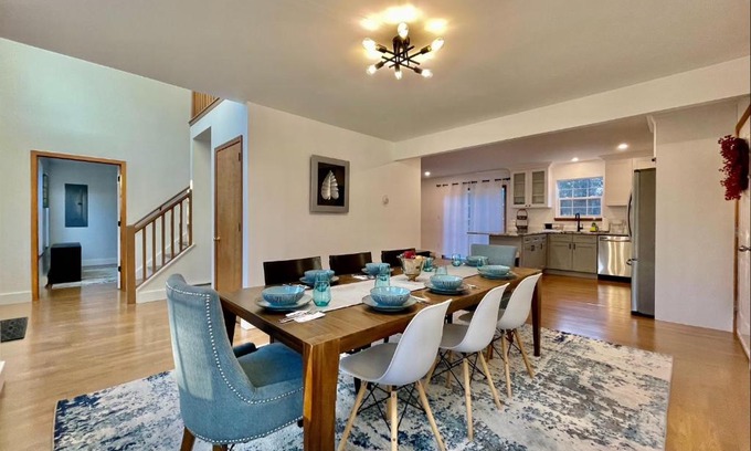 Albrightsville Ski Chalet | Modern Poconos home, game room, pool, waterparks