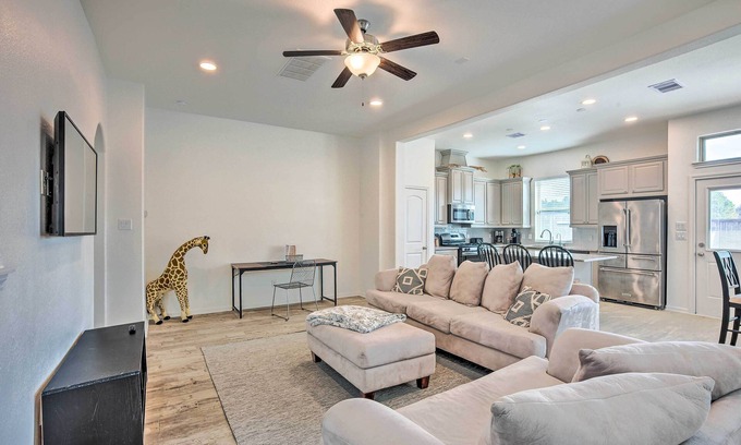 Porter House | Modern Porter Home w/ Furnished Deck!