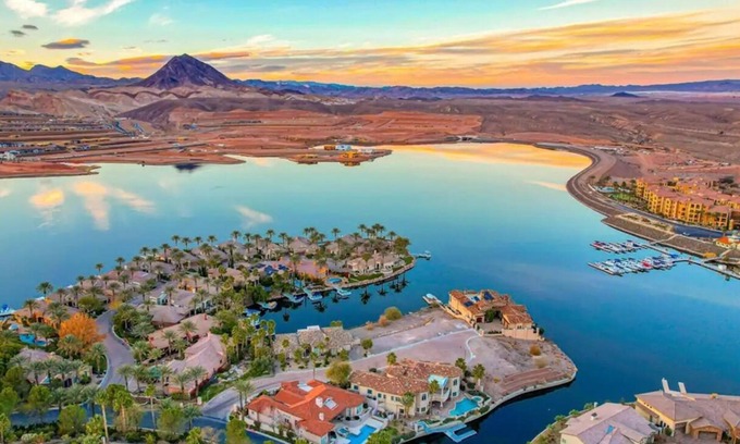 Pittmann House | Modern & Private Henderson Getaway Near Las Vegas!