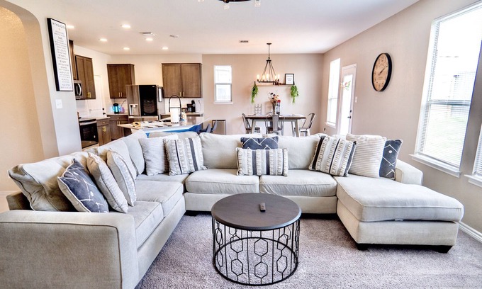 Medina Valley House | Modern Private San Antonio Retreat Near SeaWorld!