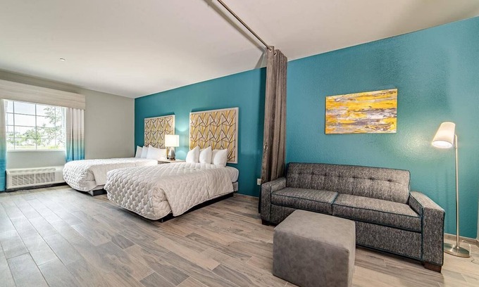 Everglades City Hotel | Modern Queen ADA Hotel Suite