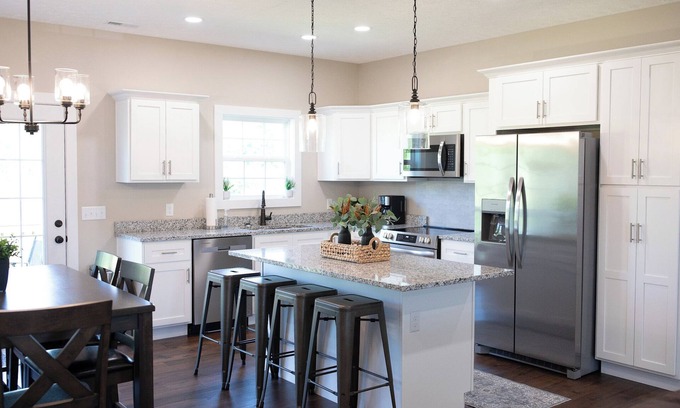 Elizabethtown House | Modern, Quiet, & Comfortable Stay - Near E-Town Sports Park, BluOval SK & Eats!