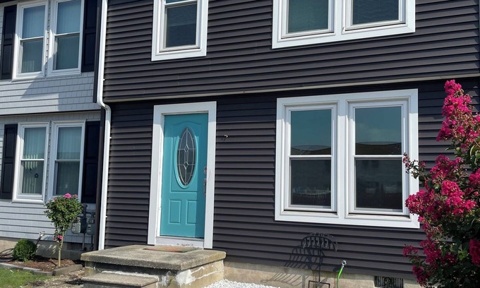 Southend House | Modern & Recently Renovated Beach house. Sleeps 6
