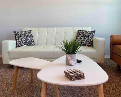 Southend House | Modern & Recently Renovated Beach house. Sleeps 6