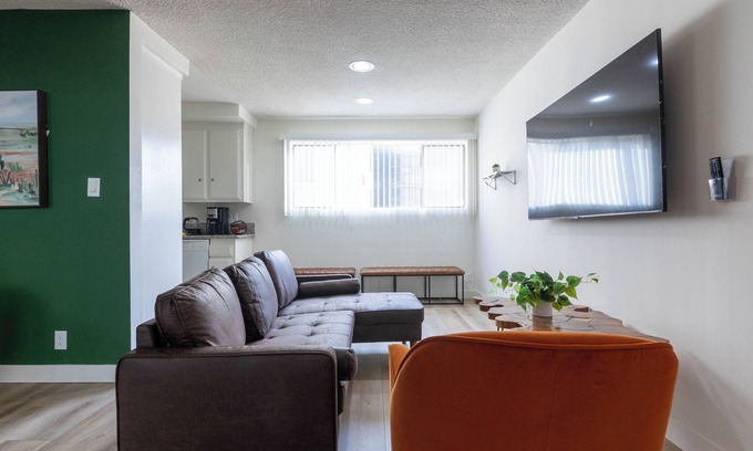 Beverly Hills Apartment | Modern, Relaxing and Beautiful Apt