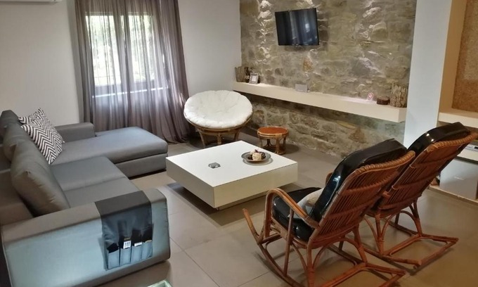 Trikala Apartment | Modern Residence in the Center of Trikala