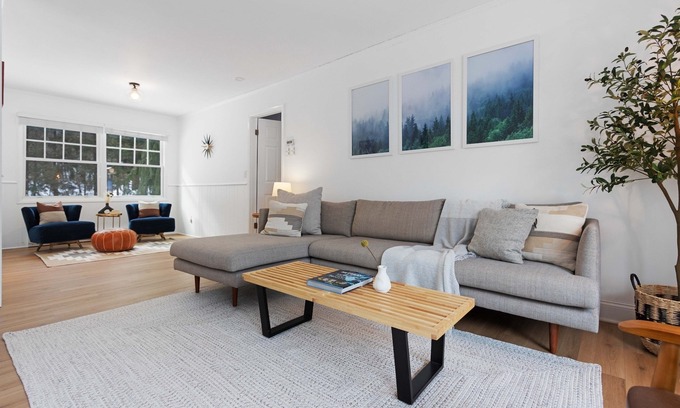 Sister Bay House | Modern Retreat Downtown Sister Bay ☀️