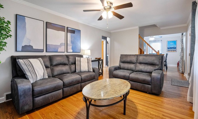 Watterson Park House | Modern Retreat in Central Louisville - Sleeps 10 - Ideal for Families & Groups
