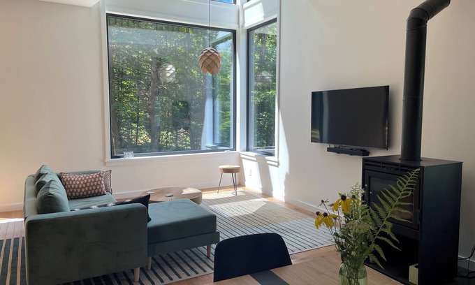Berkshire House | Modern Retreat on Goose Pond