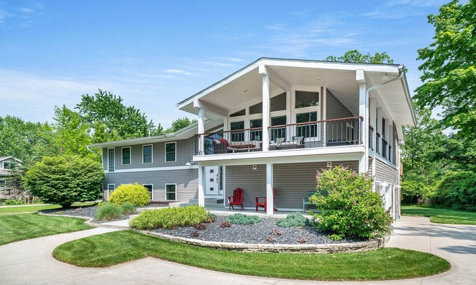 West Wing Estates House | Modern Retreat w/Hot Tub & Fire Pit - Walk to Beach!