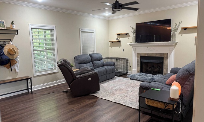 Troutville House | Modern Retreat w Level 2 EV Charger + Peloton