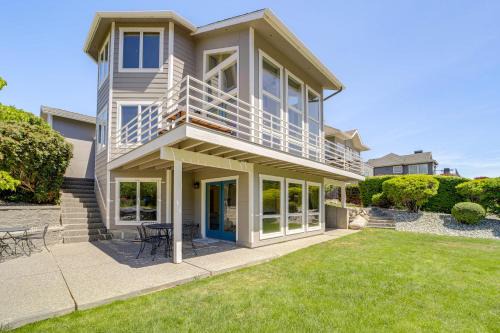 Wapato Point House | Modern Retreat with Hot Tub - Steps to Lake Chelan!