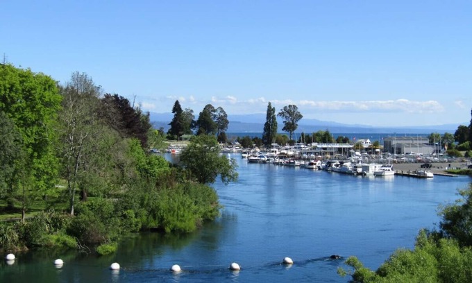 Taupo Apartment | Modern Riverside Apartment - Stunning views