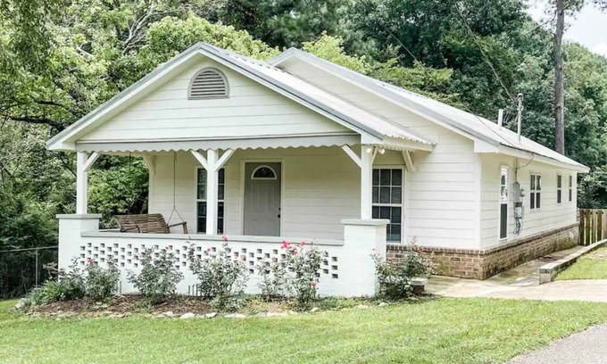 Shannon House | Modern, rustic home convenient to Golf Courses, Legacy Arena, Hoover Met + more