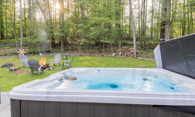 Saugerties House | Modern Rustic Retreat w/Hot Tub