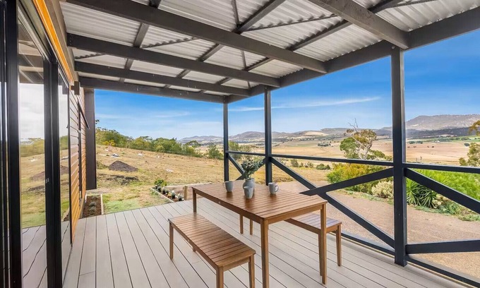 Richmond Cabin | Modern & Scenic Valley Escape