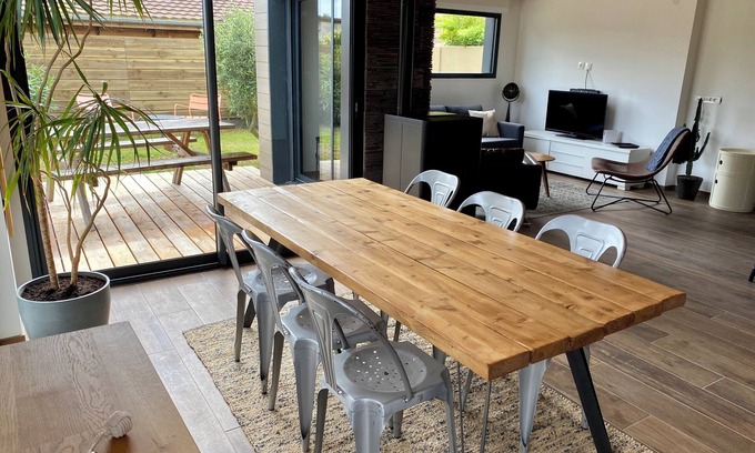 Lion-sur-Mer House | Modern single storey - private beach access