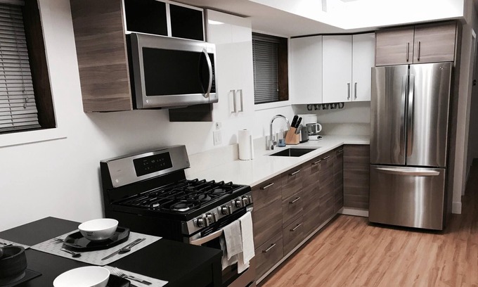 Avondale Apartment | MODERN-SLEEK-BRIGHT Avondale Apartment...Ideal Northside Location
