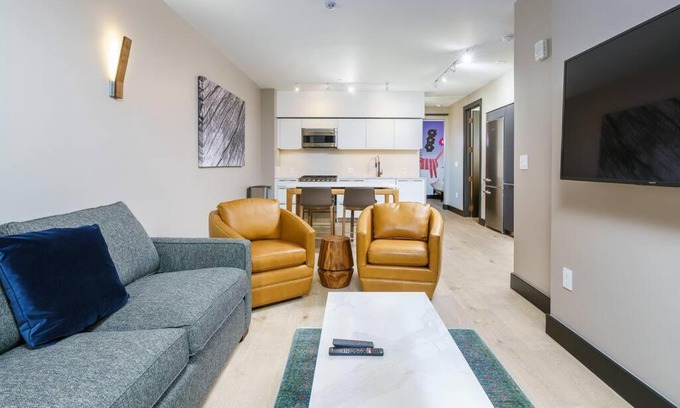 Berkeley House | Modern & Sleek Flat W Balcony & Roof Top Patio