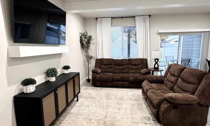 Lincoln Heights House | Modern South Hill Getaway-close proximity to all of Spokane! Full amenities.