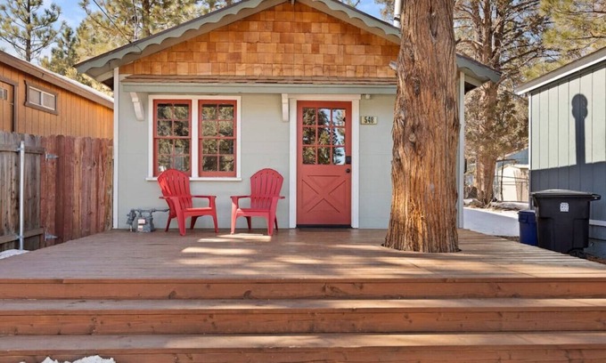 Sugarloaf House | Modern spruce · Modern Chic Spruce Retreat - Hot Tub + AC + Pets