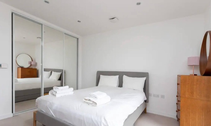 Highbury Apartment | Modern & Spacious 1BD Flat with Balcony - Finsbury