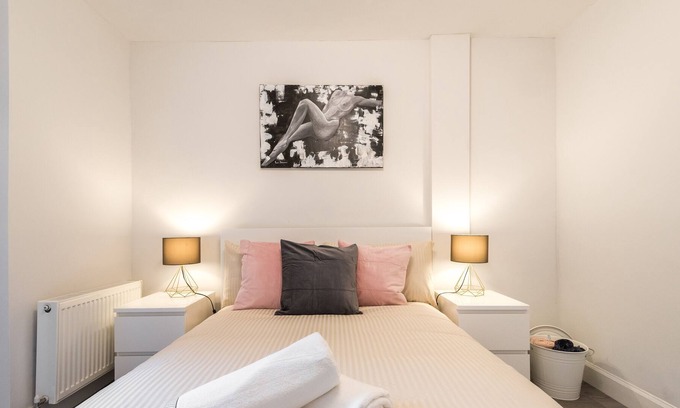 Gorgie Apartment | Modern Spacious 1BR Flat *Free Parking & Garden*