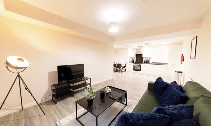 Old Trafford Apartment | Modern & Spacious 2 Bed Manchester Apartment