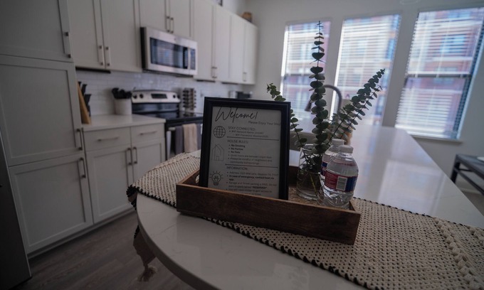 The Galleria Apartment | Modern Spacious 2-bedroom apartment in central Houston River oaks