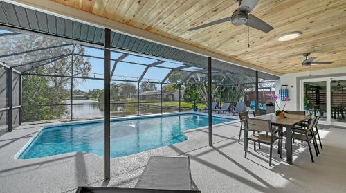 South Gate Ridge House | Modern spacious 3 bedroom 2 bathroom private pool home in Sarasota near Siesta Key