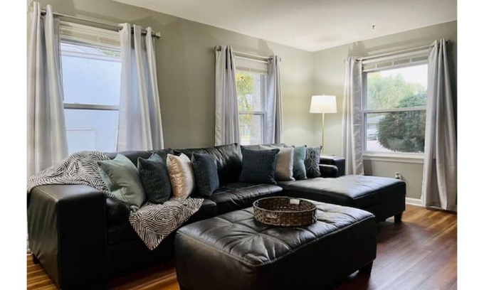 Evansville House | Modern, Spacious, and Clean 2 Bedroom Townhome