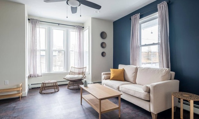 Providence Apartment | Modern & Spacious Apt For Your Group★ Hosts 6 People | Near Downtown & Fed. Hill