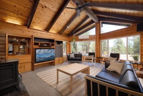 Sisters House | Modern Spacious Cabin Nestled on Several Acres of Scenic Land