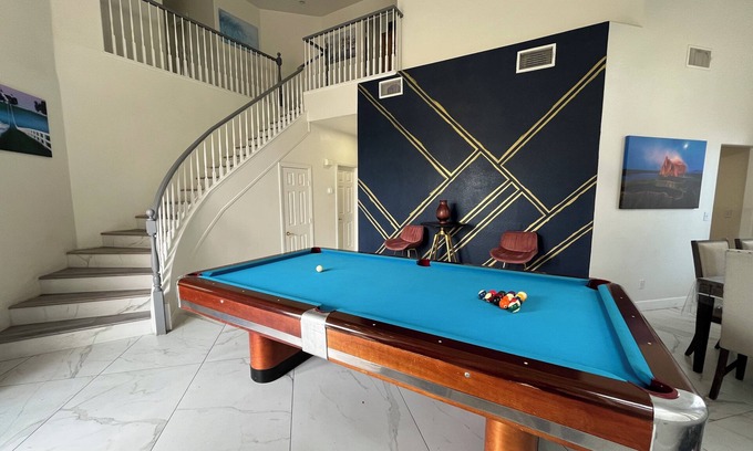 Spring Valley House | Modern Stay 4-bedroom Home Sleeps 8