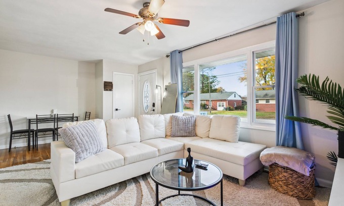 Fox Hill - Grandview House | Modern Stay near Buckroe Beach and Langley Air Force Base