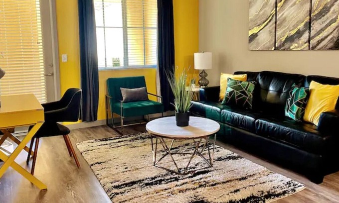 Camarillo Apartment | Modern ste w/♛King Bd, WIFI+YT TV, 15min ➼Oxnard