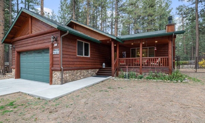 Summit Estates House | Modern, Steps to Summit, Relaxing Spa. Fireplace.