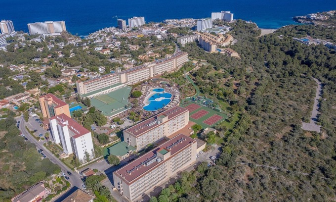 Calas de Mallorca Apartment | Modern Studio a few Minutes Walk From the Resort Centre and Beautiful Beaches!