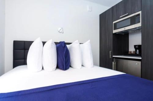 Fenway–Kenmore Apartment | Modern Studio in Historic Boston - Garden Unit #2