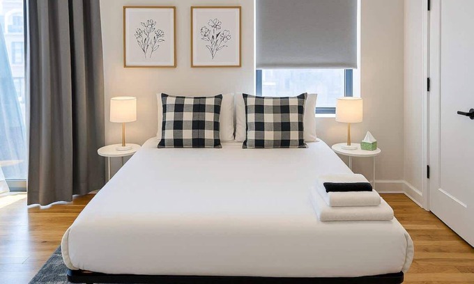 Lake View East Apartment | Modern Studio on Broadway